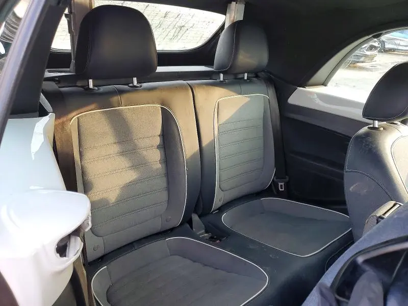 2016 VOLKSWAGEN BEETLE S/SE  