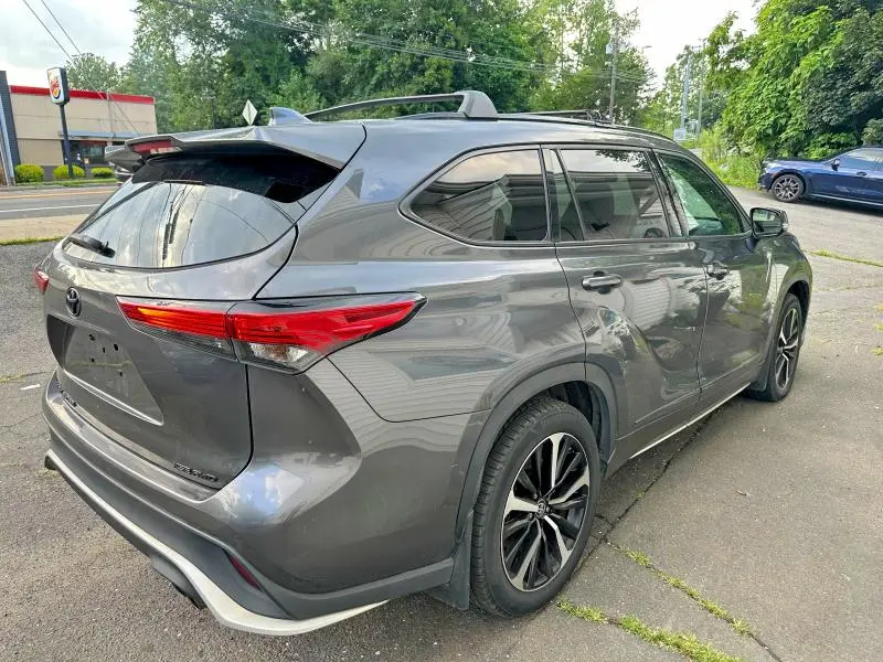 2022 TOYOTA HIGHLANDER XSE  