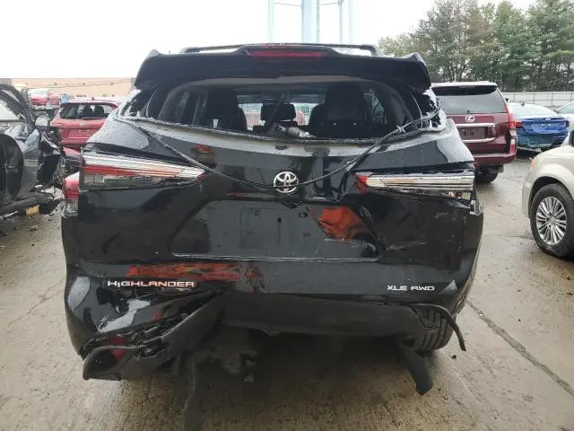 2021 TOYOTA HIGHLANDER XLE  