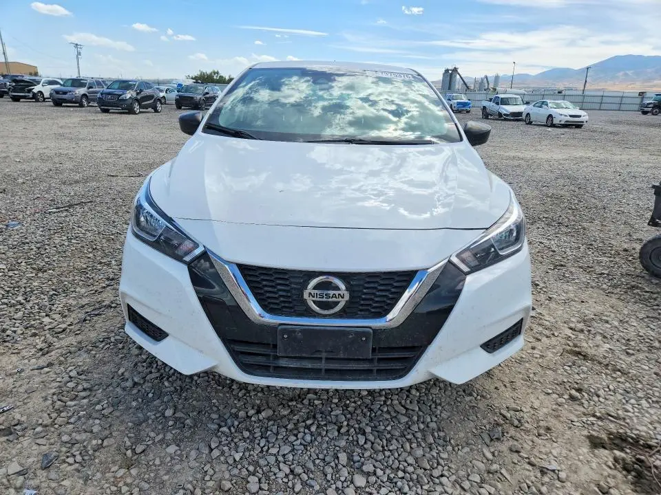 2022 NISSAN VERSA S  