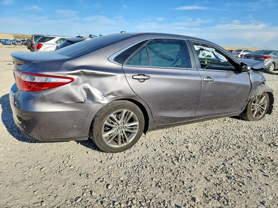 2015 TOYOTA CAMRY SE  