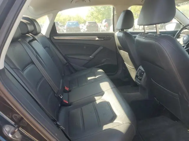 2017 VOLKSWAGEN PASSAT SE  