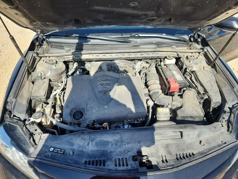 2020 TOYOTA CAMRY XLE  