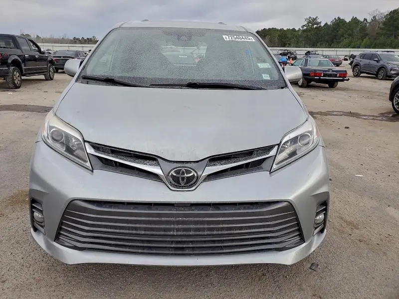 2019 TOYOTA SIENNA XLE  