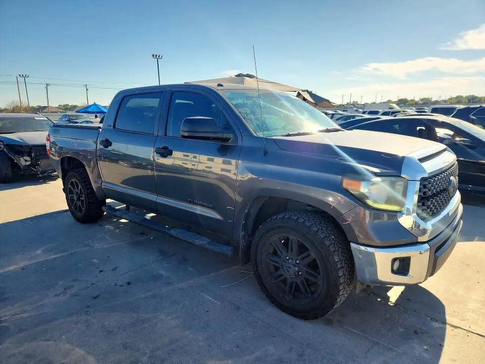 2018 TOYOTA TUNDRA CREWMAX SR5  