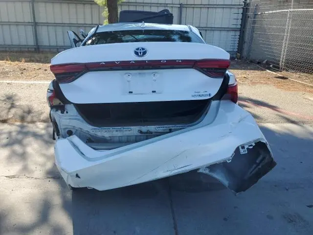 2019 TOYOTA AVALON XLE  