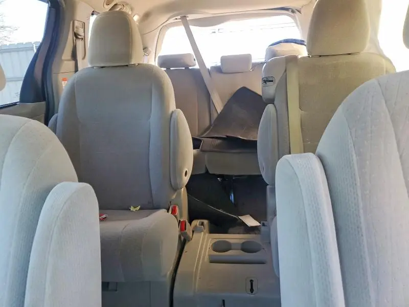 2015 TOYOTA SIENNA LE 8 PASSENGER  