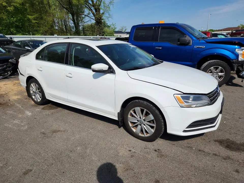 2016 VOLKSWAGEN JETTA SE  