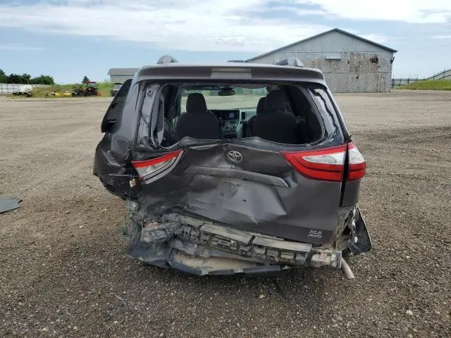 2016 TOYOTA SIENNA XLE  