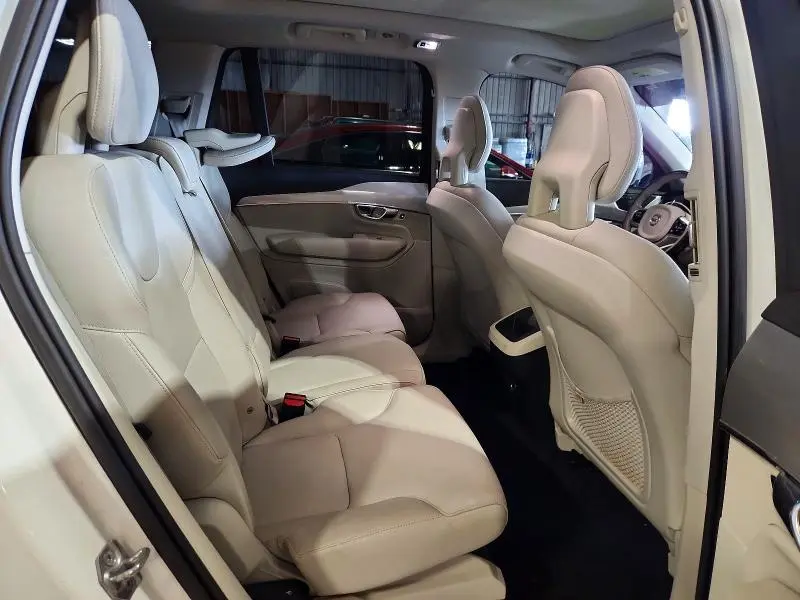 2017 VOLVO XC90 T5  