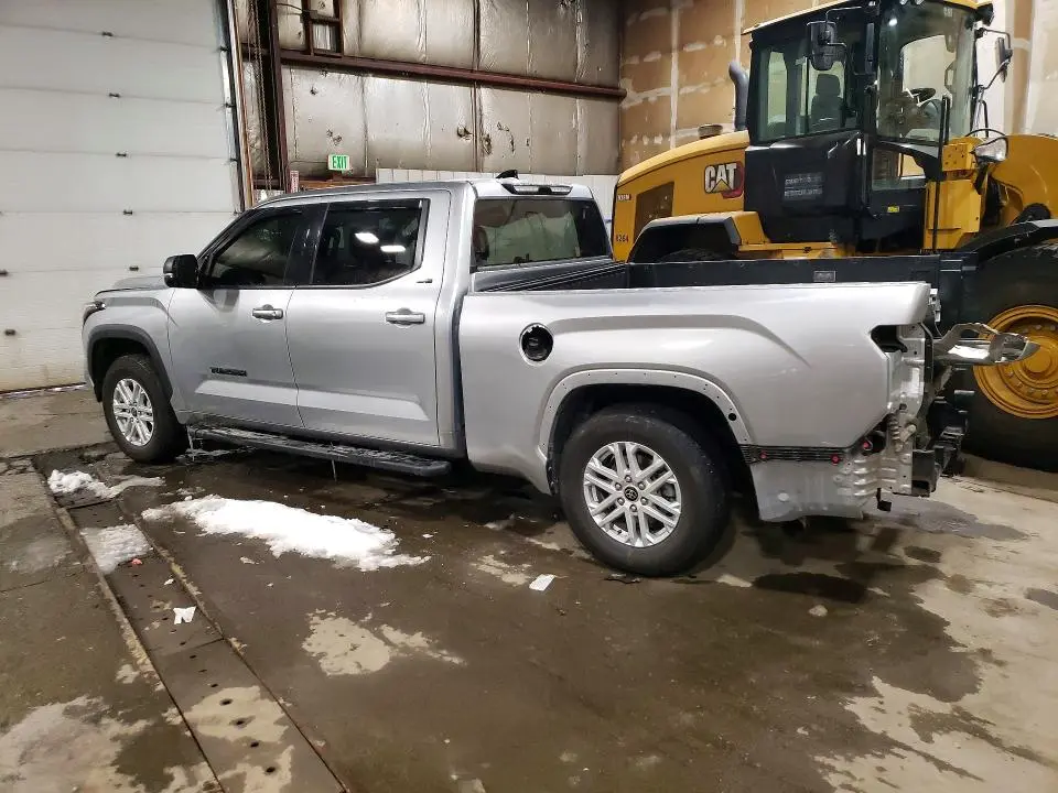 2023 TOYOTA TUNDRA SR5  