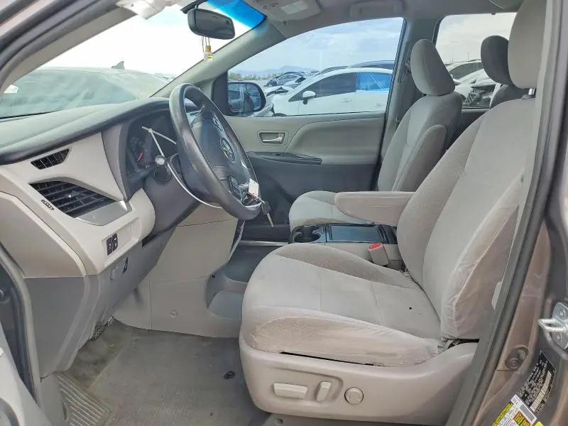 2017 TOYOTA SIENNA LE  