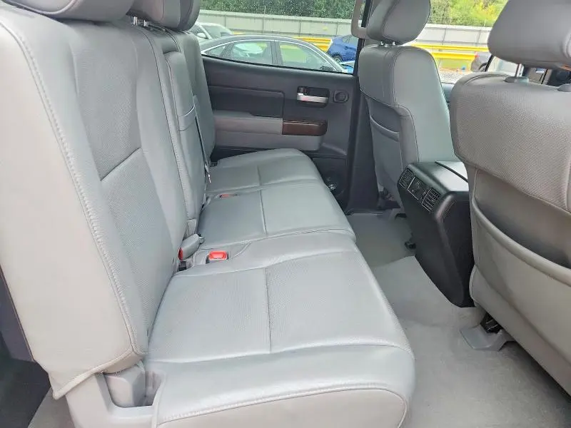 2010 TOYOTA TUNDRA CREWMAX LIMITED  