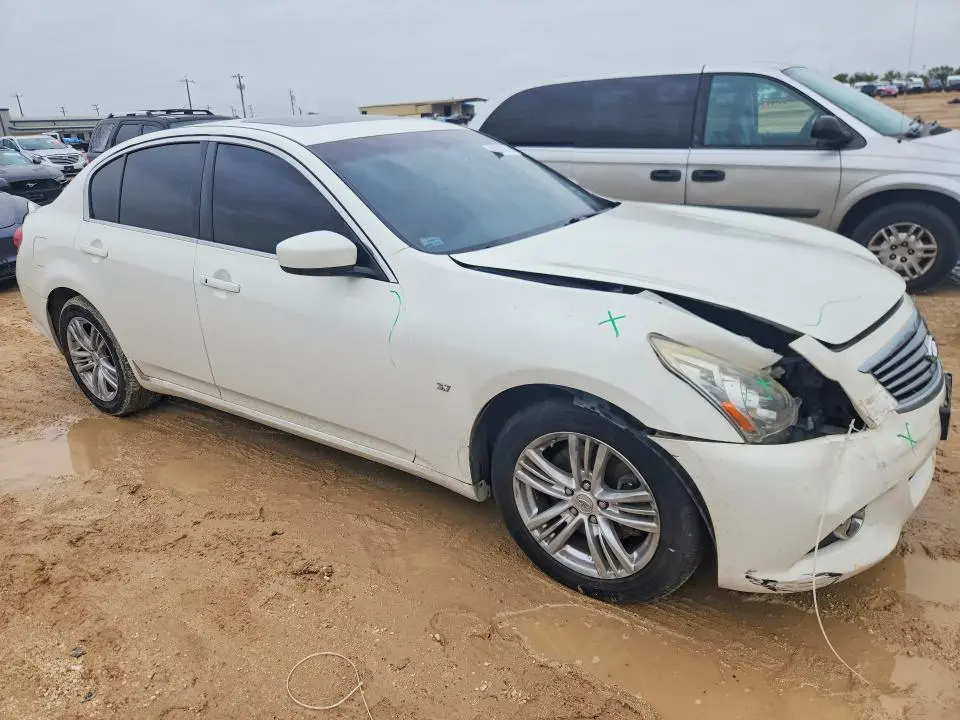 2015 INFINITI Q40 BASE  