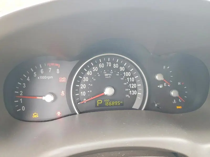 2012 KIA SEDONA LX  