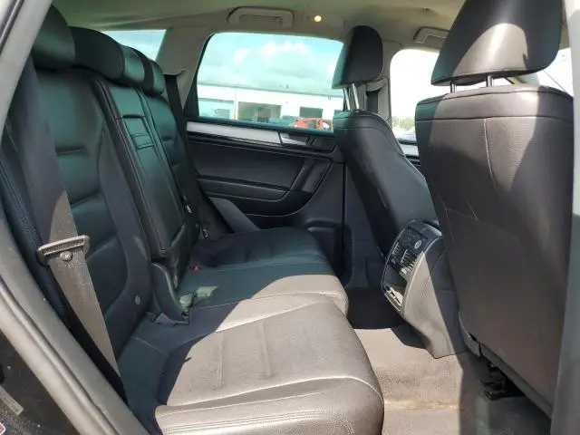 2011 VOLKSWAGEN TOUAREG V6  