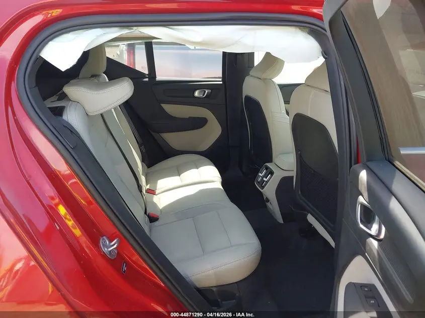 2024 VOLVO XC40 B5 PLUS BRIGHT THEME