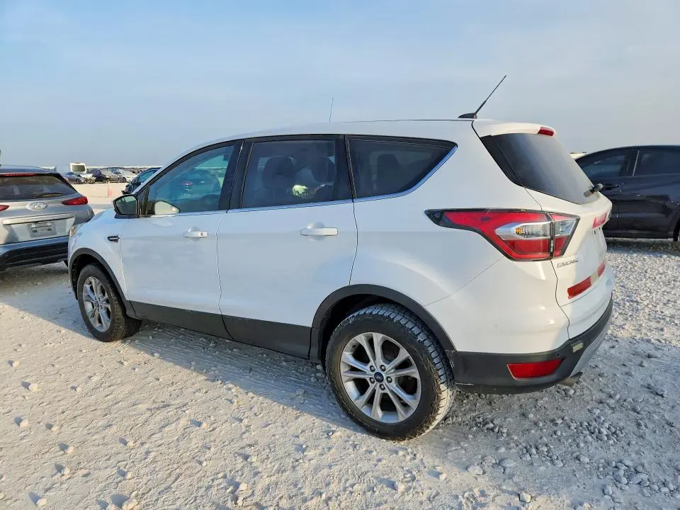 2017 FORD ESCAPE SE  