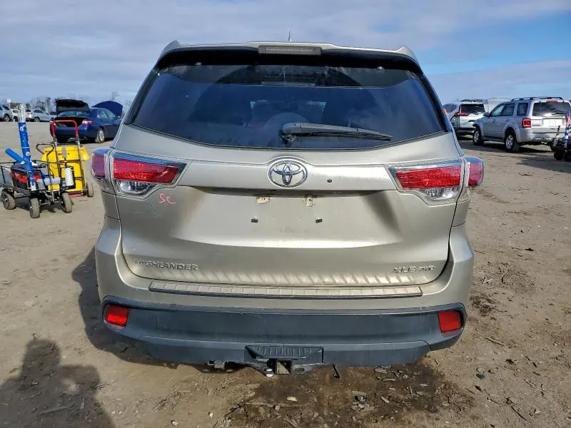 2016 TOYOTA HIGHLANDER XLE  