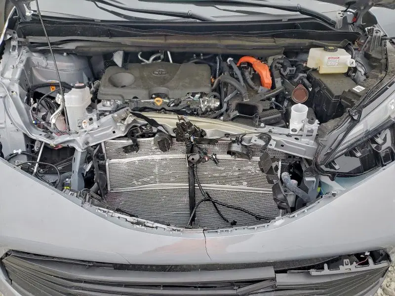 2025 TOYOTA SIENNA XSE  