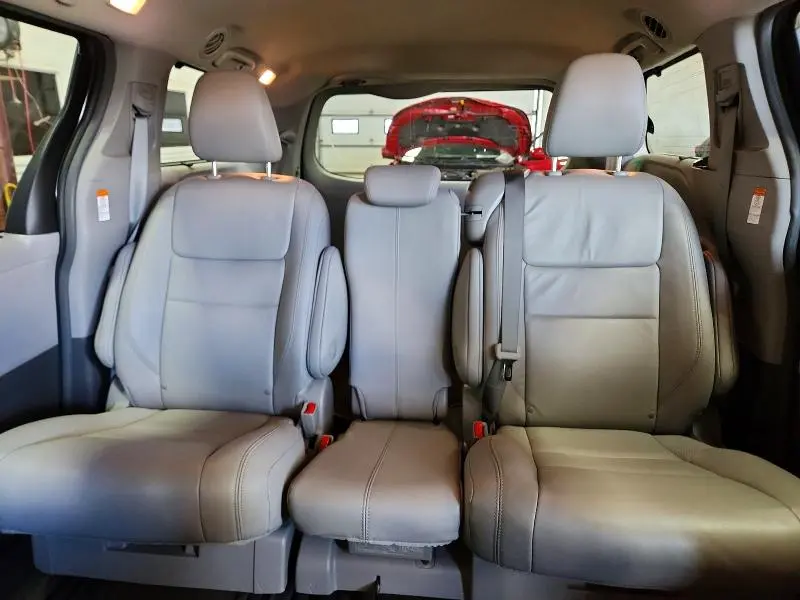 2018 TOYOTA SIENNA XLE 8-PASSENGER  