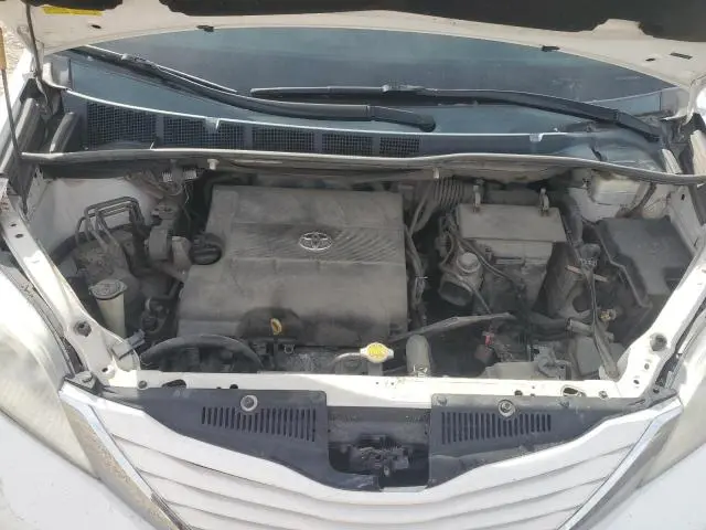 2015 TOYOTA SIENNA LE  