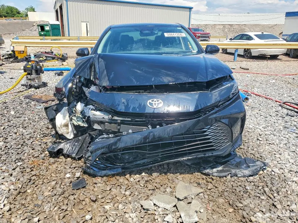 2025 TOYOTA CAMRY XLE  