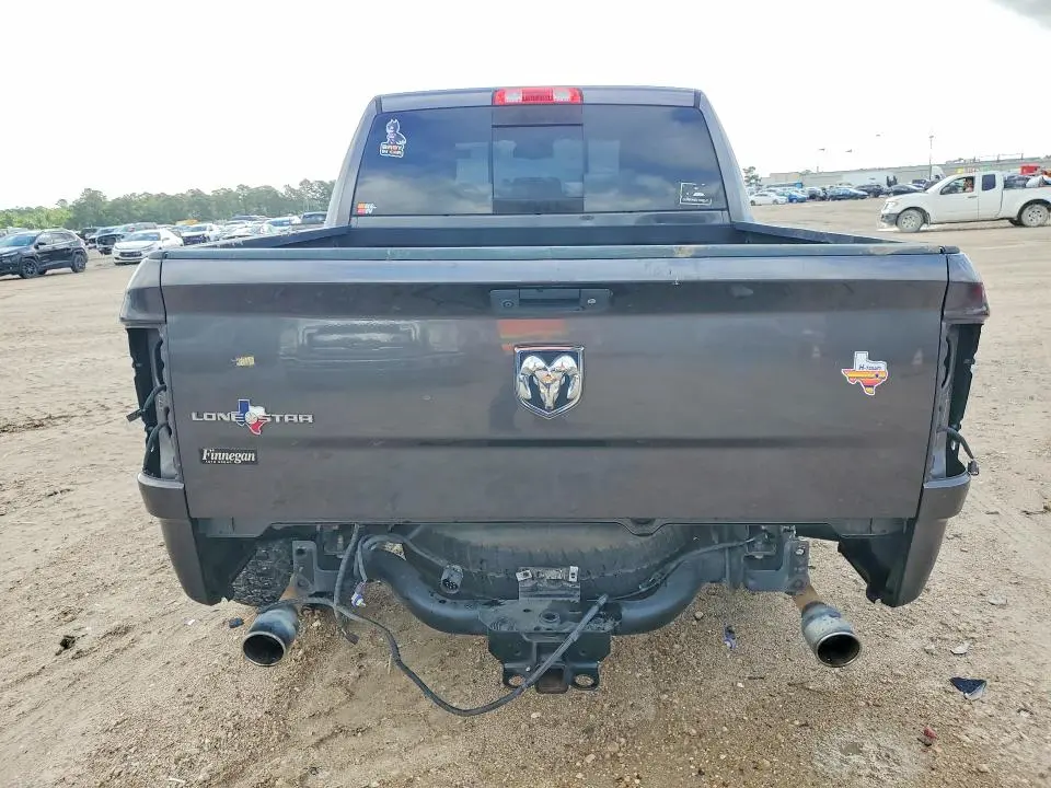 2016 RAM 1500 SLT  