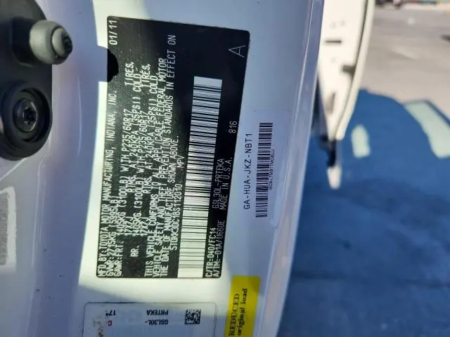 2011 TOYOTA SIENNA LE  