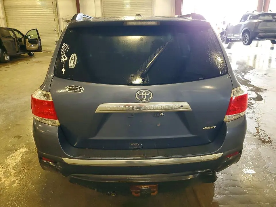 2011 TOYOTA HIGHLANDER BASE  