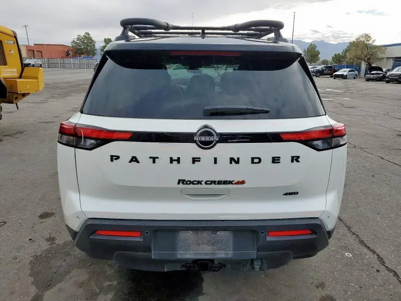 2023 NISSAN PATHFINDER SV  