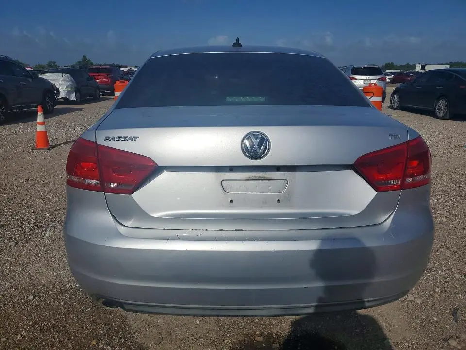 2015 VOLKSWAGEN PASSAT S  