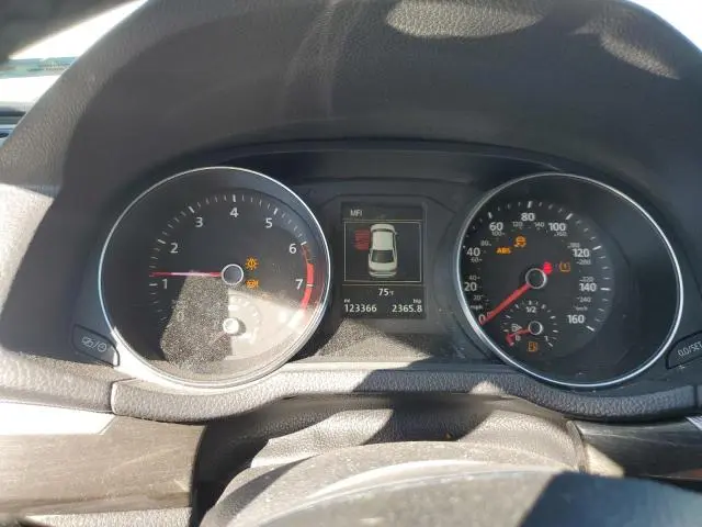 2018 VOLKSWAGEN PASSAT SE  