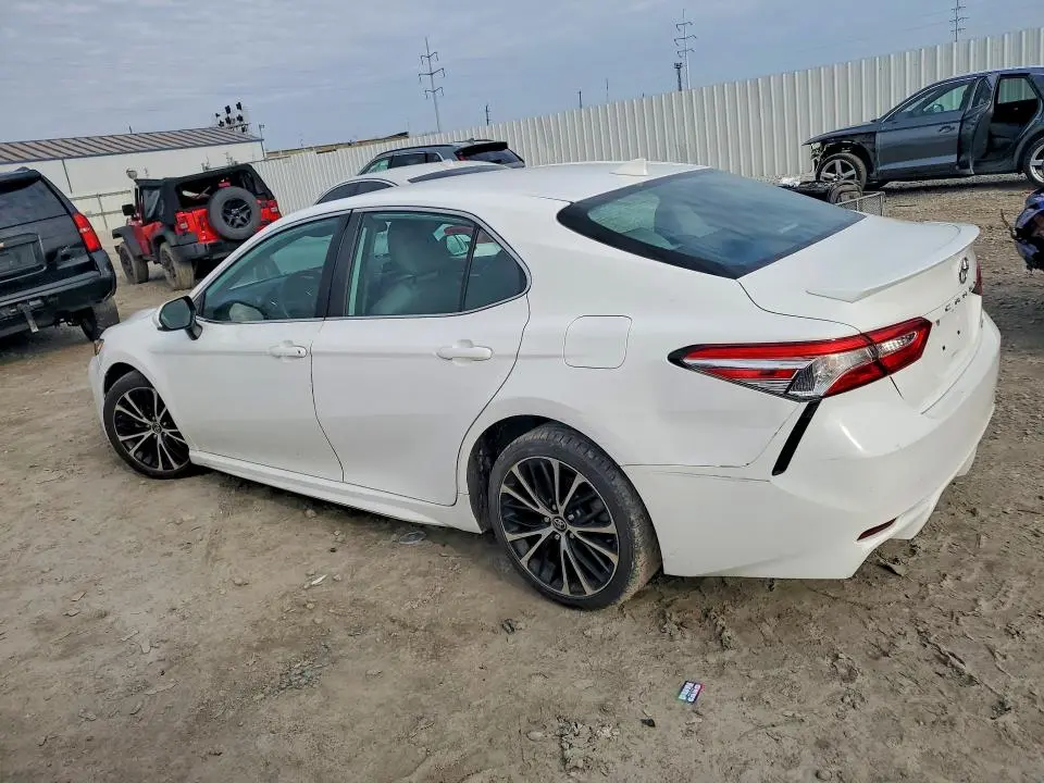 2020 TOYOTA CAMRY SE  