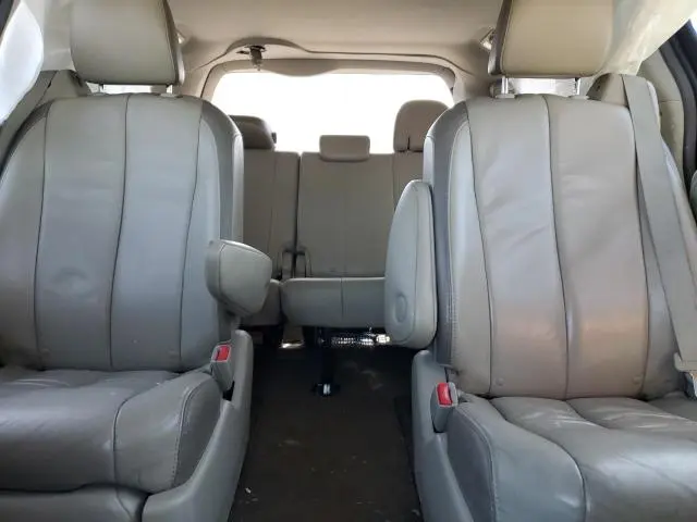 2013 TOYOTA SIENNA XLE  