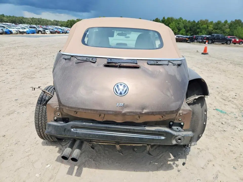 2013 VOLKSWAGEN BEETLE   