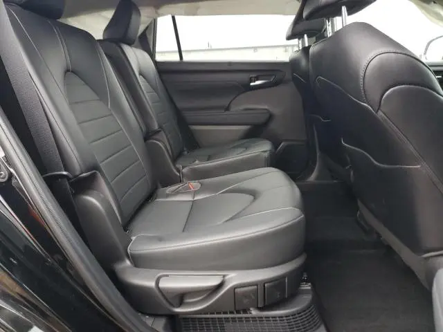 2022 TOYOTA HIGHLANDER HYBRID XLE  