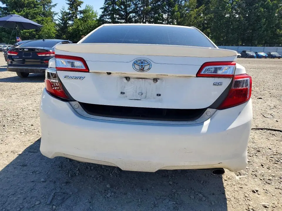 2014 TOYOTA CAMRY SE  