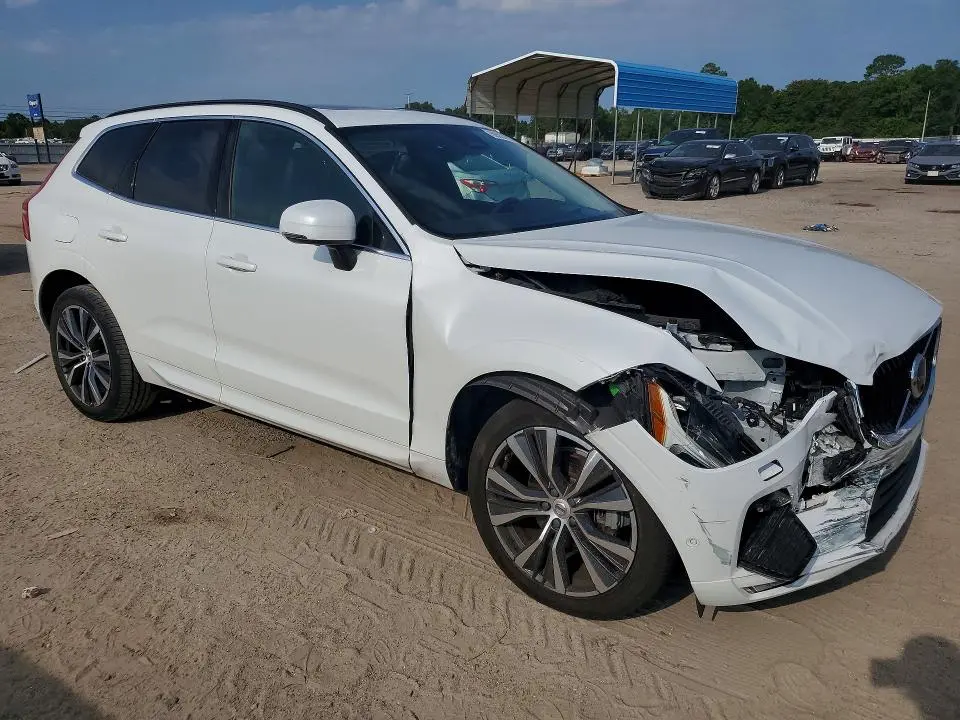 2022 VOLVO XC60 B5 MOMENTUM  