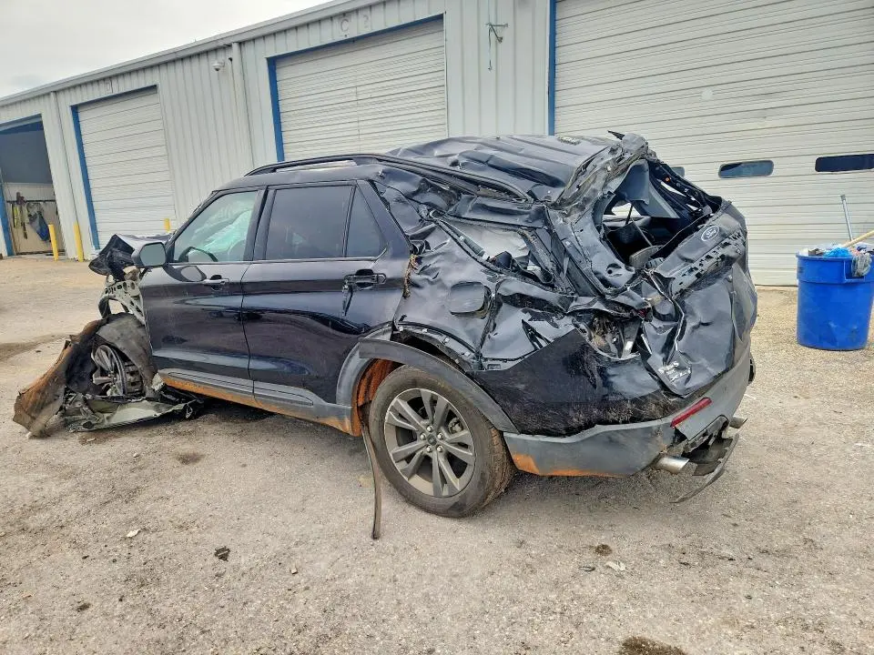 2021 FORD EXPLORER XLT  