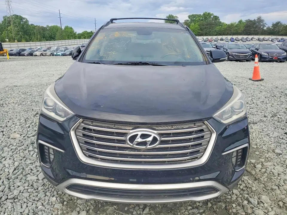 2017 HYUNDAI SANTA FE SE  