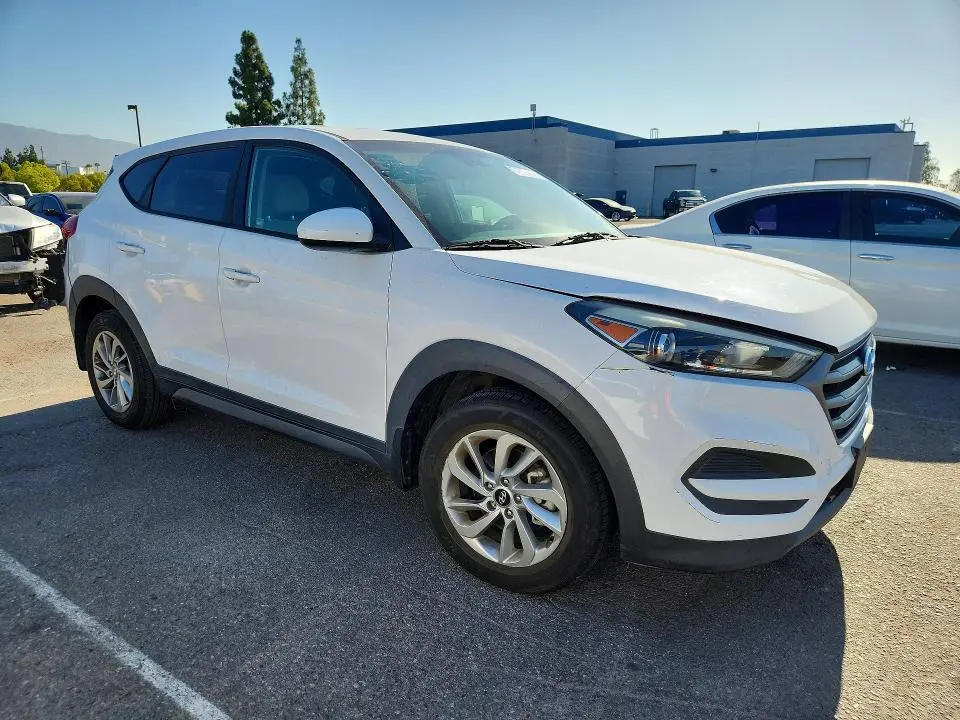 2016 HYUNDAI TUCSON SE  