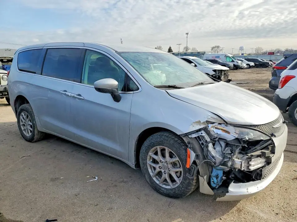 2023 CHRYSLER VOYAGER LX  