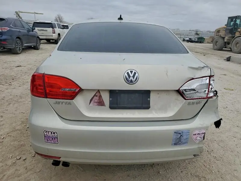 2011 VOLKSWAGEN JETTA SE  