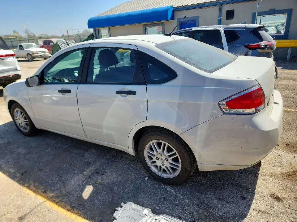 2010 FORD FOCUS SE  