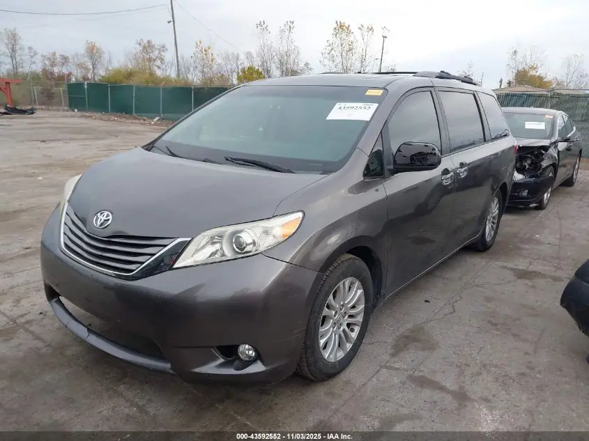 2015 TOYOTA SIENNA XLE 8 PASSENGER