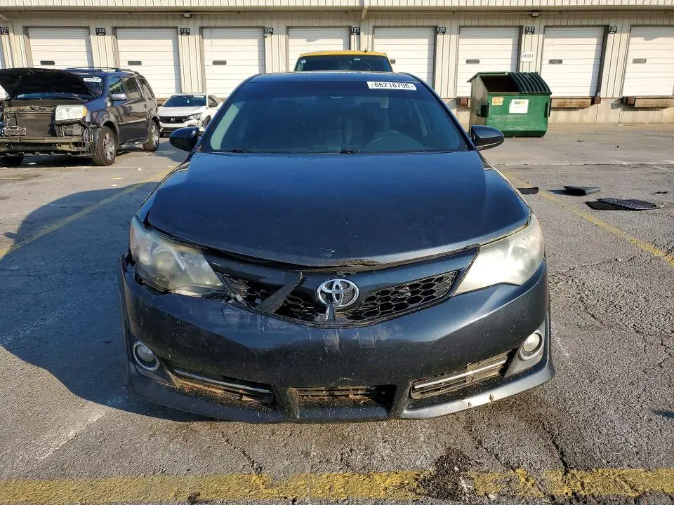 2013 TOYOTA CAMRY SE  