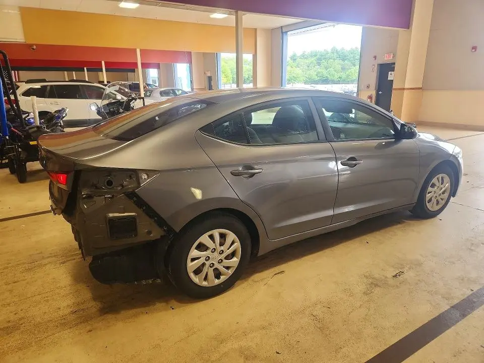 2018 HYUNDAI ELANTRA SE  