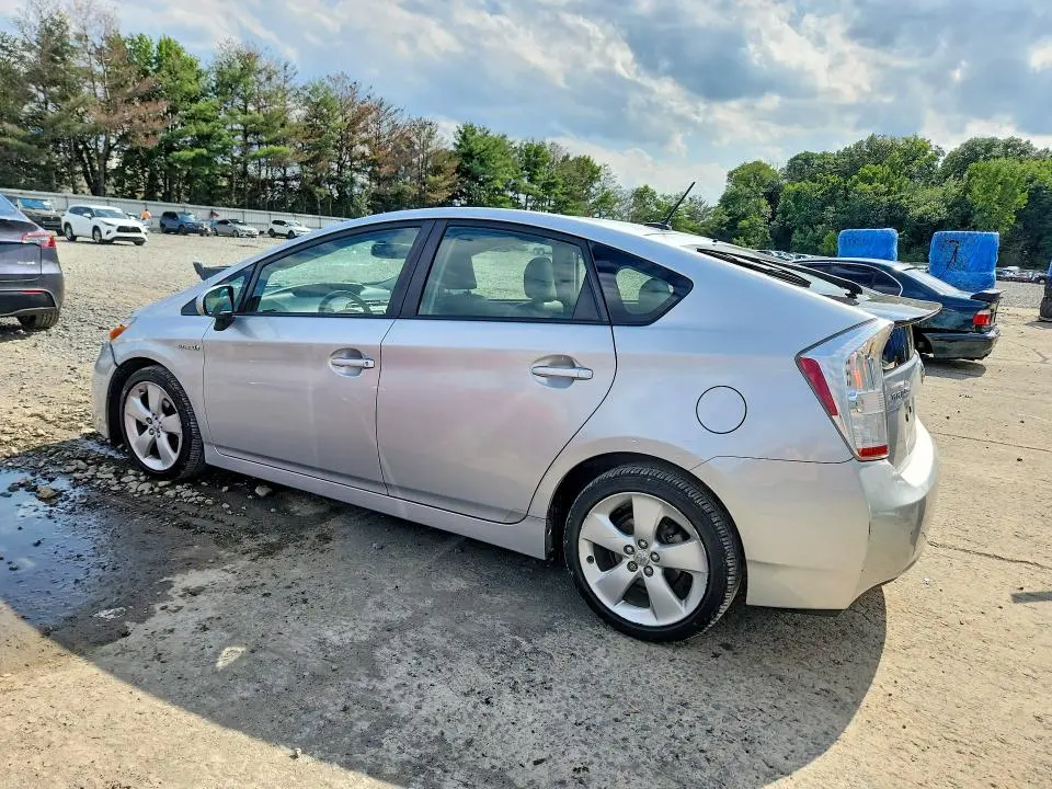 2010 TOYOTA PRIUS V  