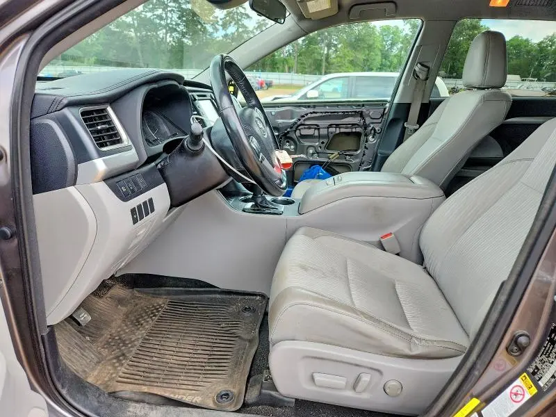 2017 TOYOTA HIGHLANDER LE PLUS  